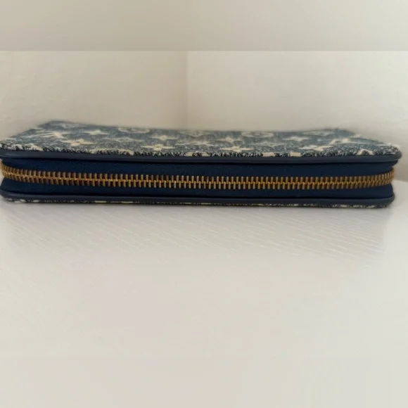 LOUIS VUITTON Zippy Denim Wallet - Picture 5 of 8